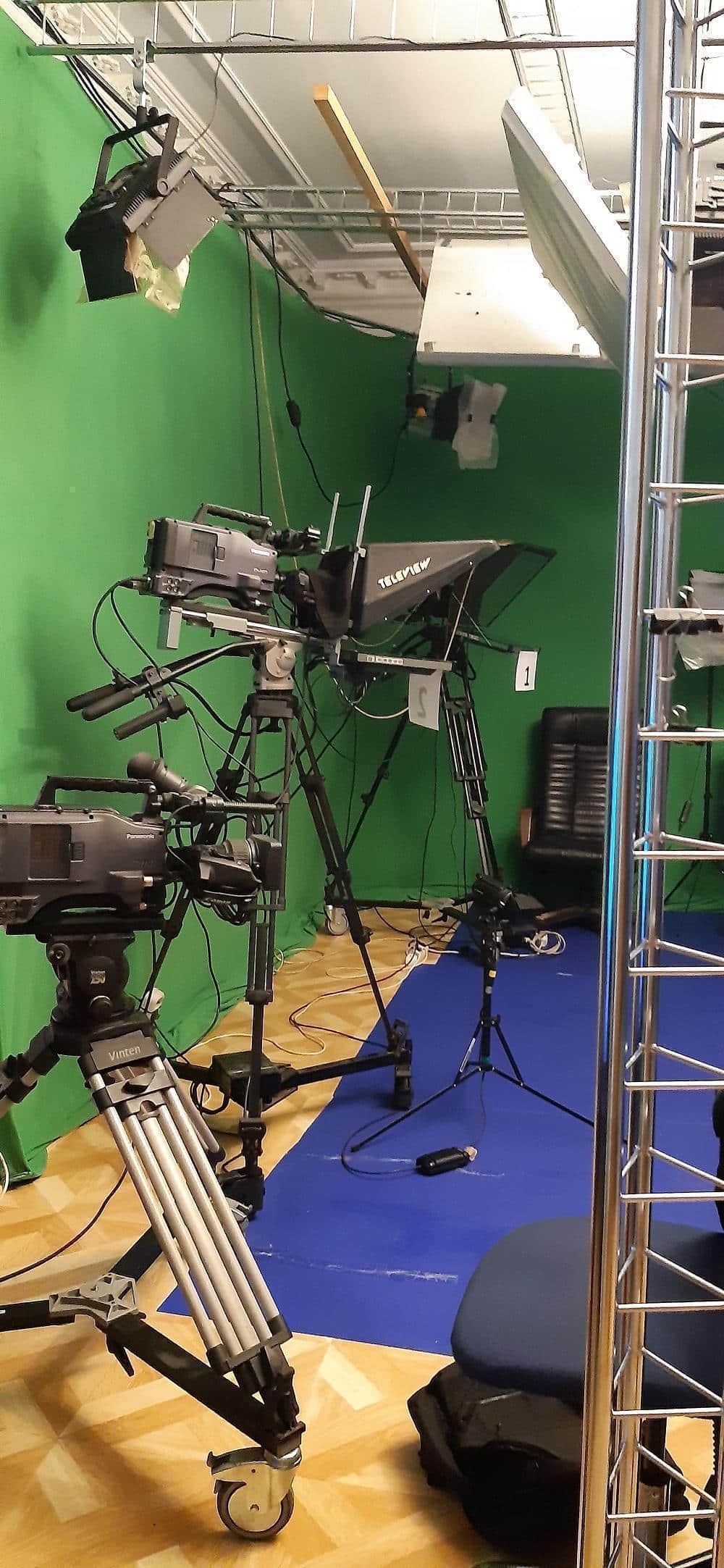 MOSCOW BROADCAST STUDIO WITH Broadcast-high-end-cameras