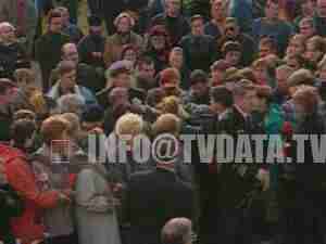 Crowd of mourners filling a street, funeral of the Kursk submarine crew, archival frame.