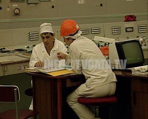Reactor Operators Responsible for directly controlling the nuclear reactor's systems, including adjusting control rods, monitoring reactor power levels, and ensuring safe operation. They are trained to respond to abnormal conditions or emergencies.