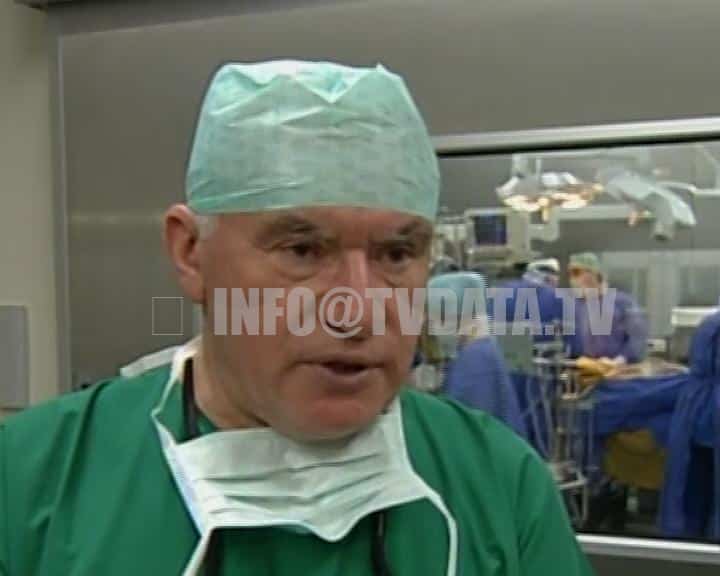 m11 Bakoulev Wissenschaftliches Zentrum für Herz-Kreislauf-Chirurgie Direktor Akademiemitglied Leo Bakeria während einer Operation_109447 Dual-Chamber Defibrillator Implant Cardiac Surgery 4K B-Roll